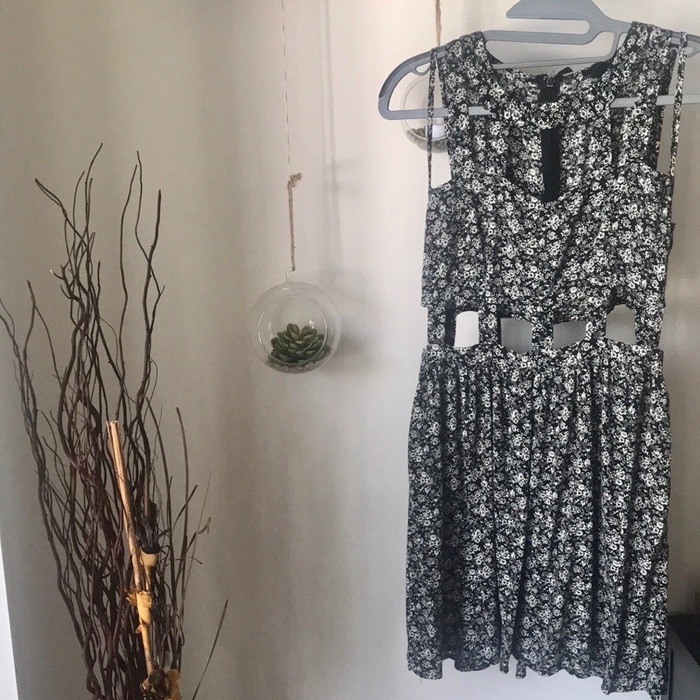 FOREVER 21 // Floral Cutout Skater Dress